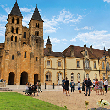 Visite guidée de la Basilique, du cloître et du centre historique - PARAY-LE-MONIAL