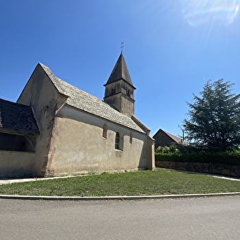 Eglise Saint-Martin et croix devant l'église - GRANGES