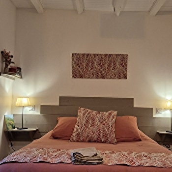 À la Maison - Chambre d'hôtes - LES REPOTS