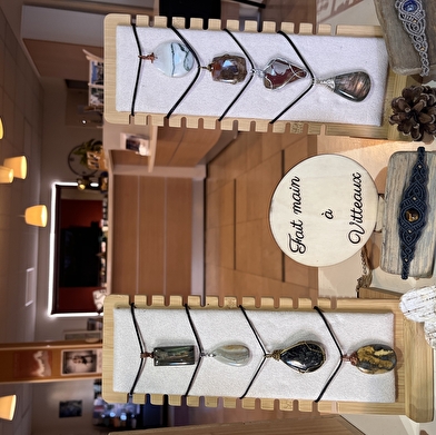 Muriel Nature Créations s'invite dans la vitrine de l'office de tourisme