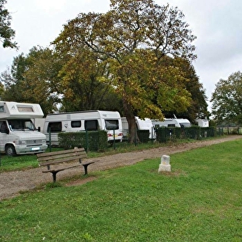 Camping Les Herlequins - SAINT-USAGE