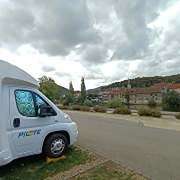 Aire de Camping-cars  - PONT-DE-ROIDE-VERMONDANS