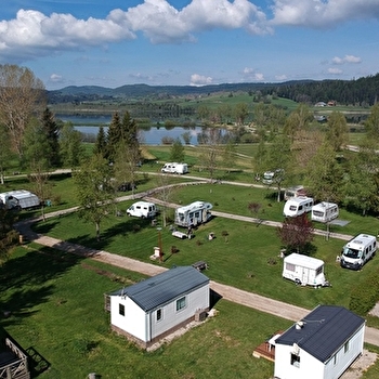 Mobil homes et chalets - Camping du lac de Remoray - LABERGEMENT-SAINTE-MARIE