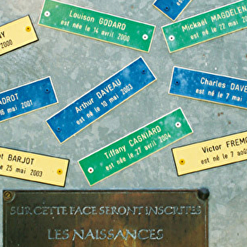 Monument aux événements uniques et heureux de Luis MAESTRO - FERTREVE