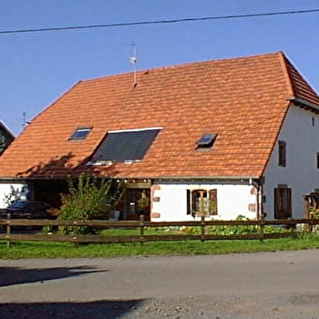 A l’ombre du noyer - LACHAPELLE-SOUS-CHAUX