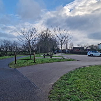 Parking 'Voie Verte' à Varenne Saint Germain - VARENNE-SAINT-GERMAIN