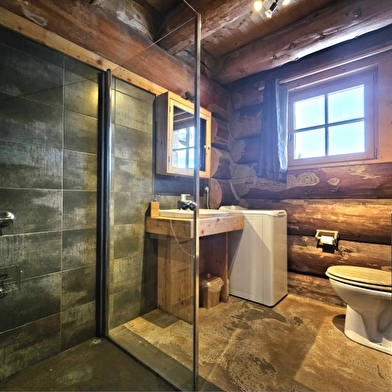 Les Humaneries - Appartement  'Le Lodge Deer' en chalet - B402FLO02