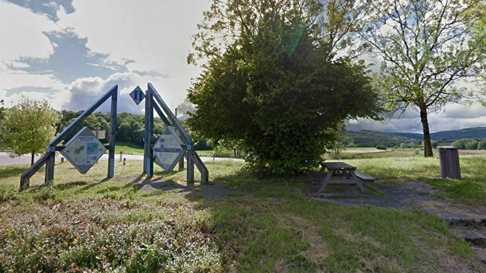 Aire de pique-nique de la sortie du village au Val