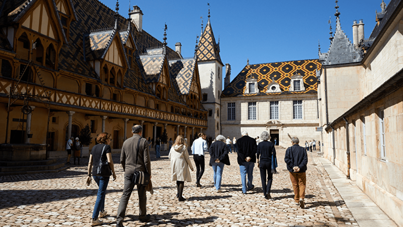Hôtel-Dieu - Hospices de Beaune
2026 - MOUVEMENT(S)
[EN-QUÊTES D'HISTOIRES] Naître à l'Hôtel-Dieu : l'histoire de la maternité du XIXe siècle à nos jours