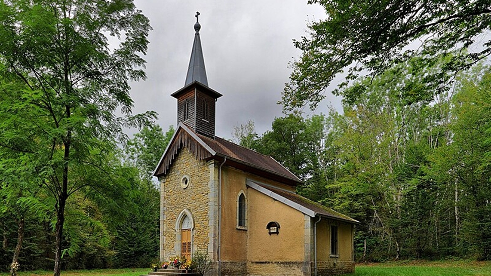Montée à la Tour des Bois