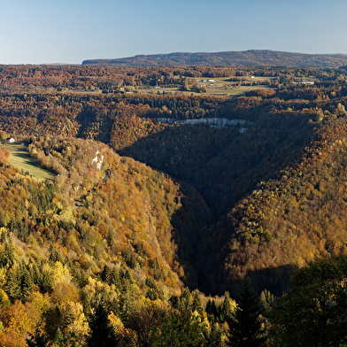 Du lac de l'Abbaye aux Gorges de la Bienne