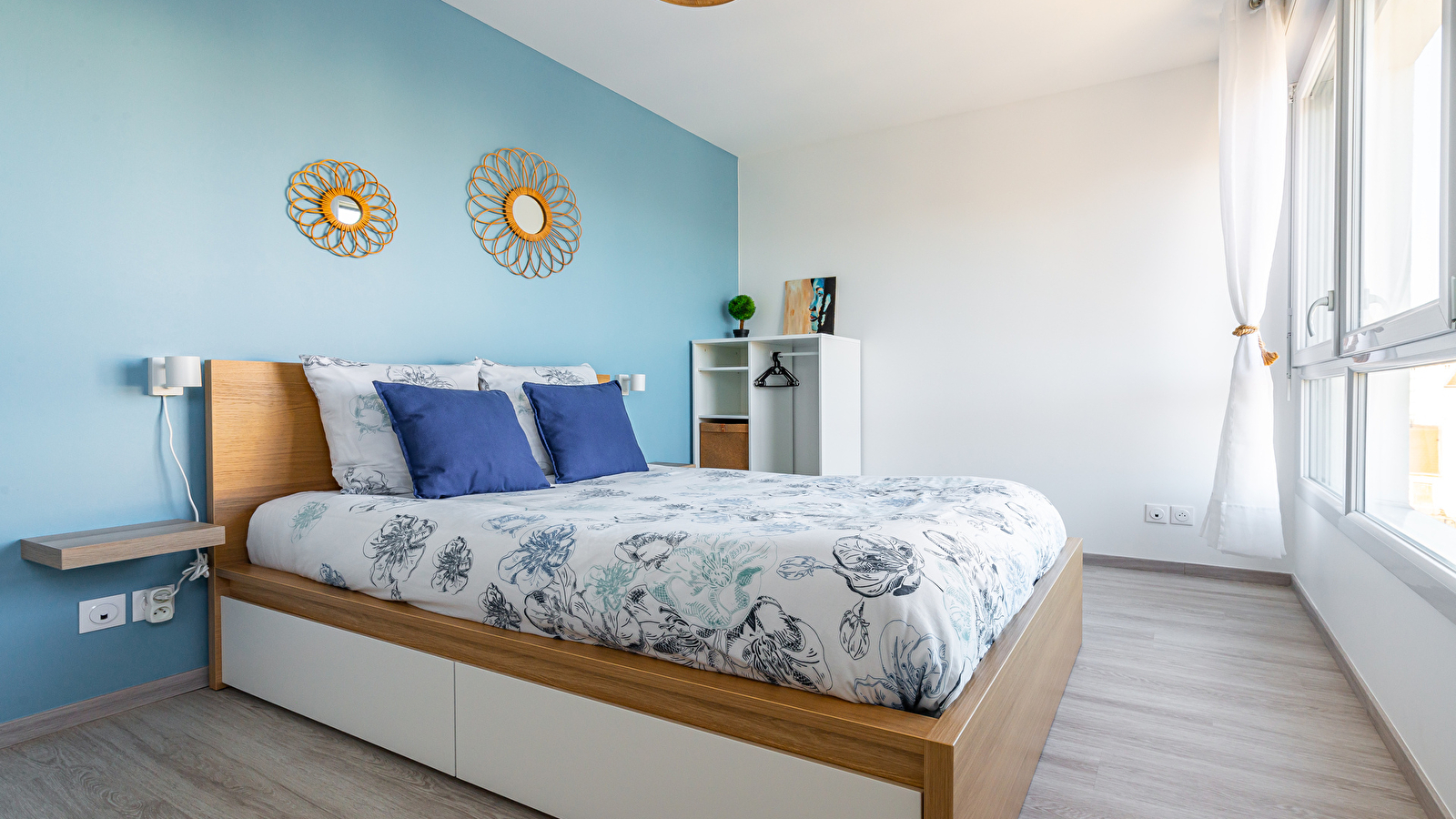 Au 4 le long du Canal