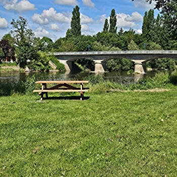 Table de pique-nique - VENDENESSE-SUR-ARROUX