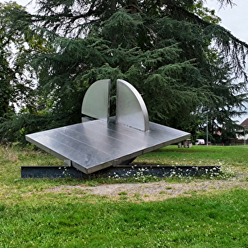Partez à la découverte des Sculptures Monumentales en inox - GUEUGNON