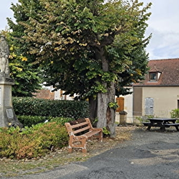 Aire de pique nique place de l'église  - CRONAT