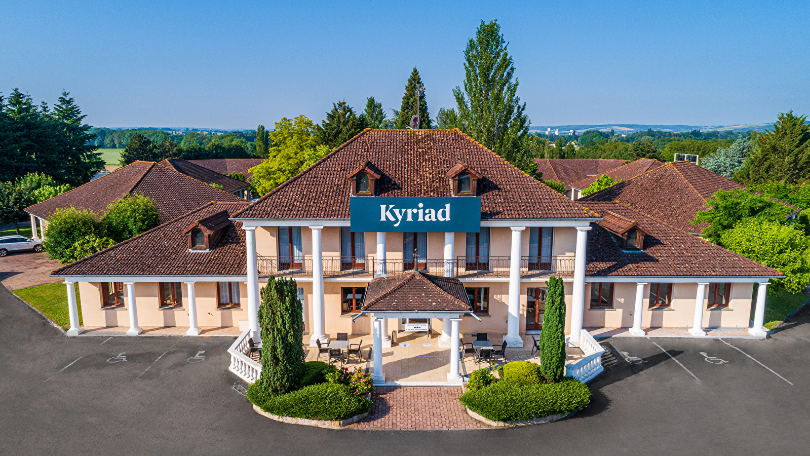 Les Trois Colonnes - Hôtel Kyriad Sens