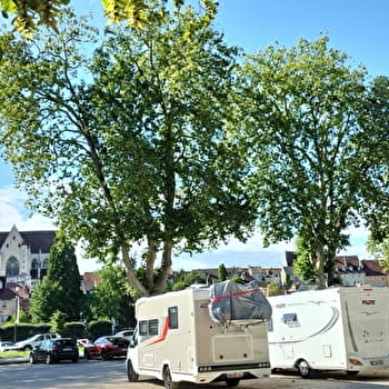Camping car - Aire de stationnement avenue de lahr - DOLE