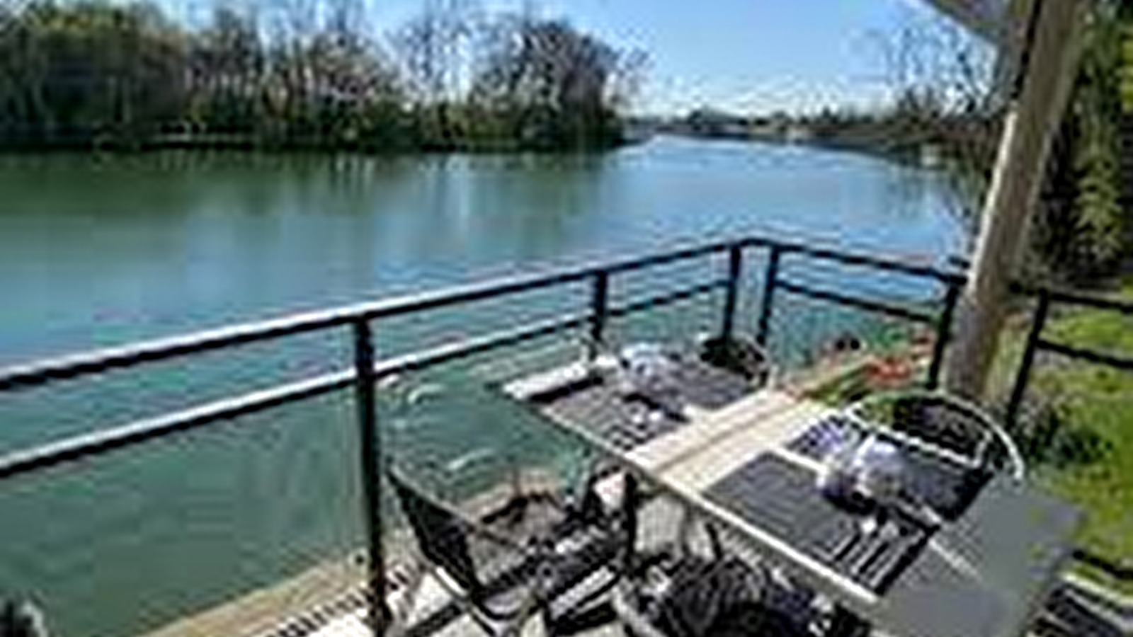 Ponton du restaurant le Nymphéa