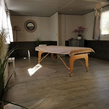 Deux mains dans l'Auxois - POUILLY-EN-AUXOIS