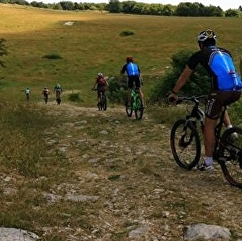 Parcours VTT 11 bleu - Le tour de la Chèvre - Espace FFC Ain Forestière - HAUT VALROMEY