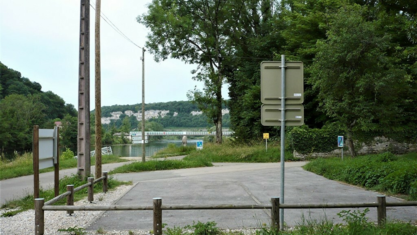 Aire de stationnement pour camping-cars à Ougney-Douvot