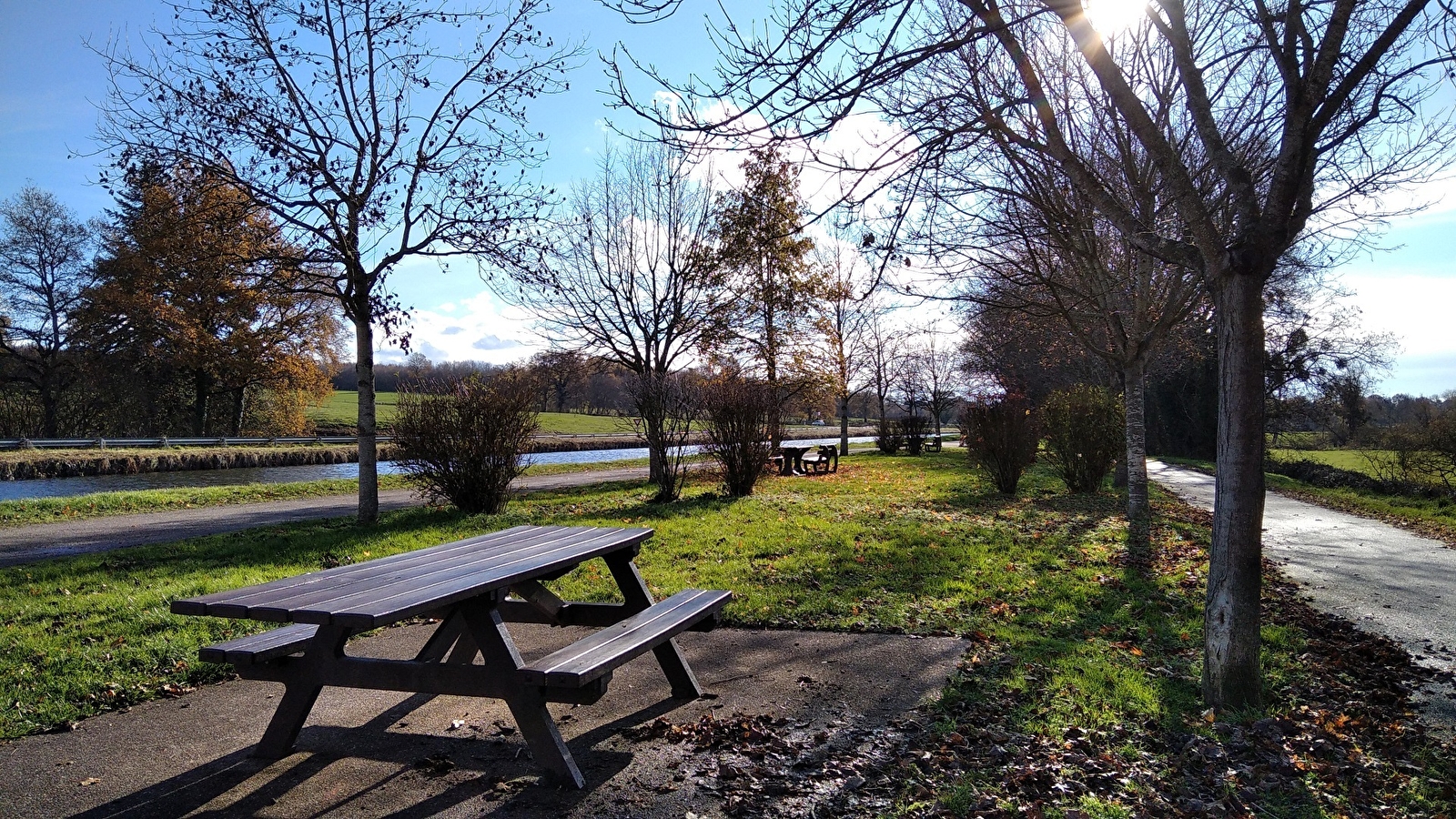 Aire de pique-nique 'Voie Verte' à Volesvres