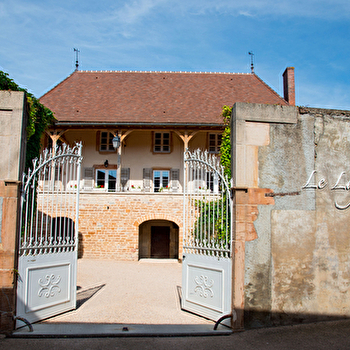 Chambres et Table d'Hôtes 'Le Logis d'Azé' - AZE
