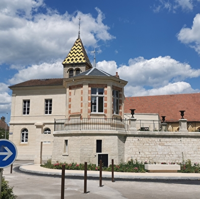 Le kiosque et la roseraie d'Is-sur-Tille