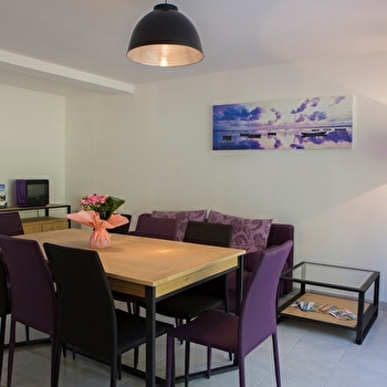 Les Gîtes de l'Orée du Bois - Violet Passion - BOUSSIERES