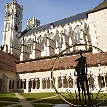 Cloître des chanoines de la Cathédrale Saint-Vincent - CHALON-SUR-SAONE