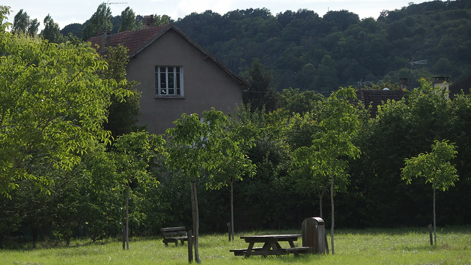 Aire de pique-nique du verger de la Croix des brûlés 