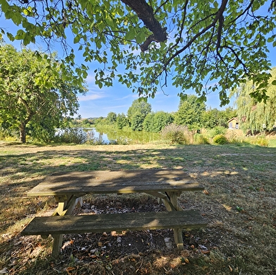 Aire de pique-nique à l'étang du livier