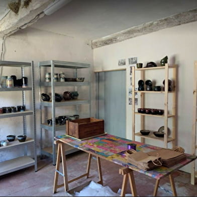 Les mains et l'argile