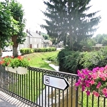 Aire de service pour camping-car de Moulins-Engilbert - MOULINS-ENGILBERT