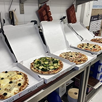 Aux 2 Routes - La Cuisine traditionnelle - LORMES