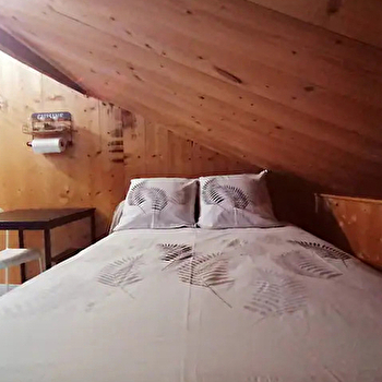 Petit studio avec cuisine et salle de bain - GRAY