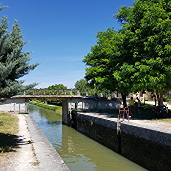 Camping Onlycamp Le Petit Port - CHATEL-CENSOIR