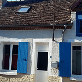 Petite maison aux volets bleus - SAINT-AMAND-EN-PUISAYE