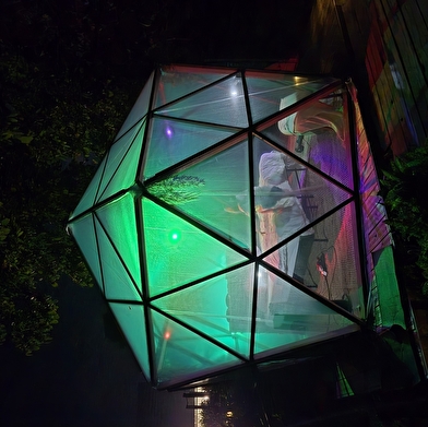 Dôme et cabane au coeur du verger