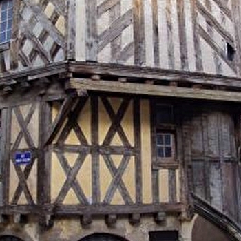 Promenade dans la Cité Médiévale - CLAMECY