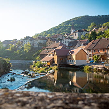 Visite guidée de Lods, plus beau village de France - LODS