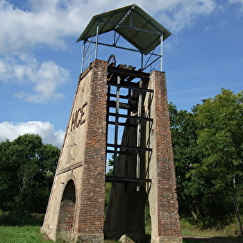 Ancien chevalement et puits des Fourneaux - SAINT-LEGER-DU-BOIS
