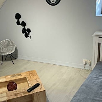 Gîtes de Montvaltin - Appartement 8 pers - 1er étage - LE BREUIL