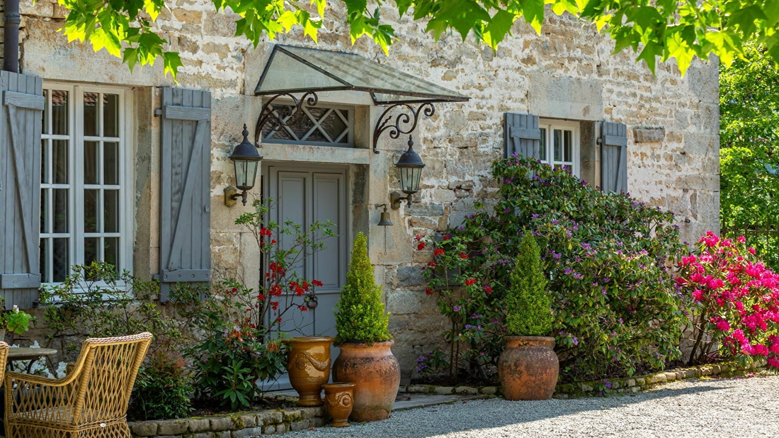 A l'Ombre du Château : Gîte des Baumes du Verneau