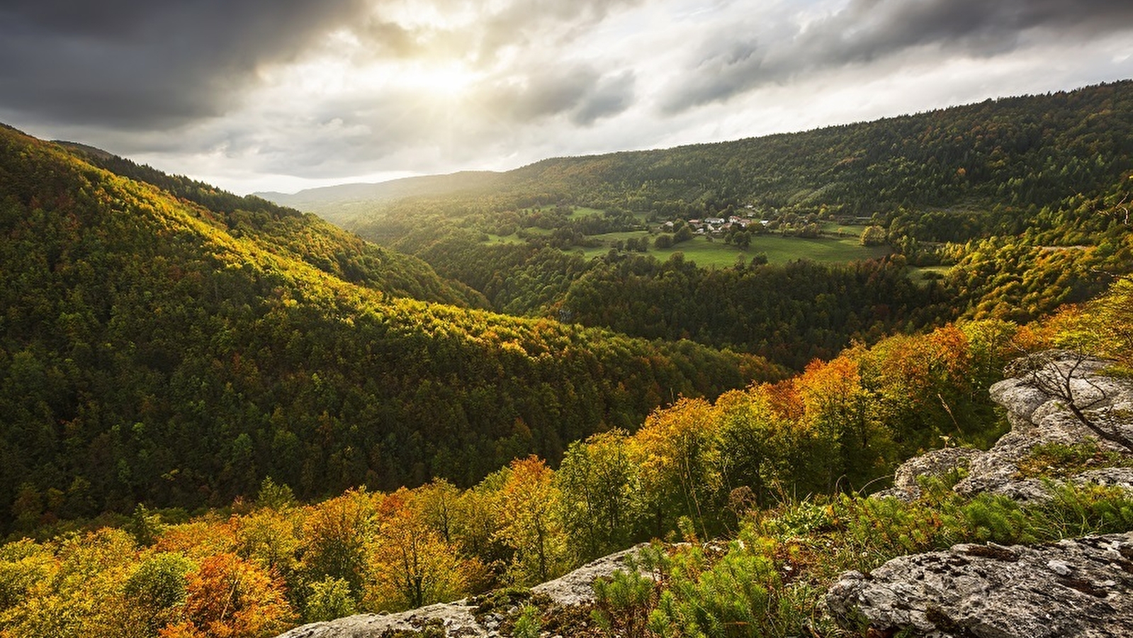 Du lac de l'Abbaye aux Gorges de la Bienne