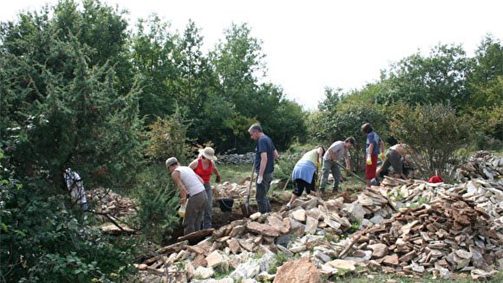 CHANTIER NATURE : Entre pierres et nature à la Montagne de la Chaume à Nantoux