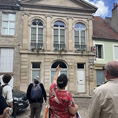 Balade urbaine : des façades classiques à l'Art Déco.