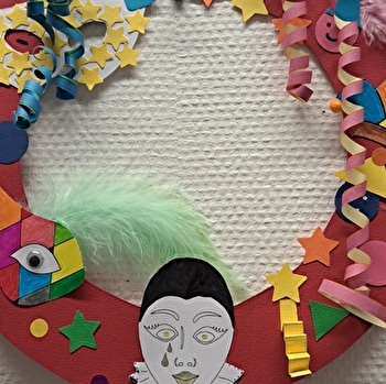 Couronne rigolote et colorée - ROMANECHE-THORINS