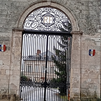 Visite Flash du mois de novembre : La préfecture d'Auxerre, une histoire d’évêques et de République.  - AUXERRE