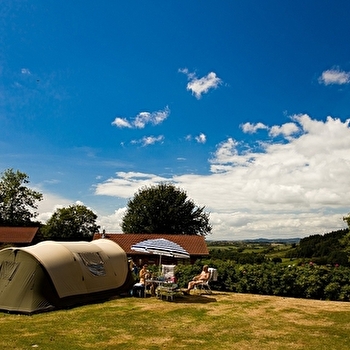Camping Domaine de la Gagère - LUZY